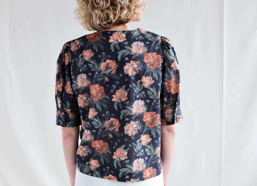 Floral V-neck cotton blouse - Image 5