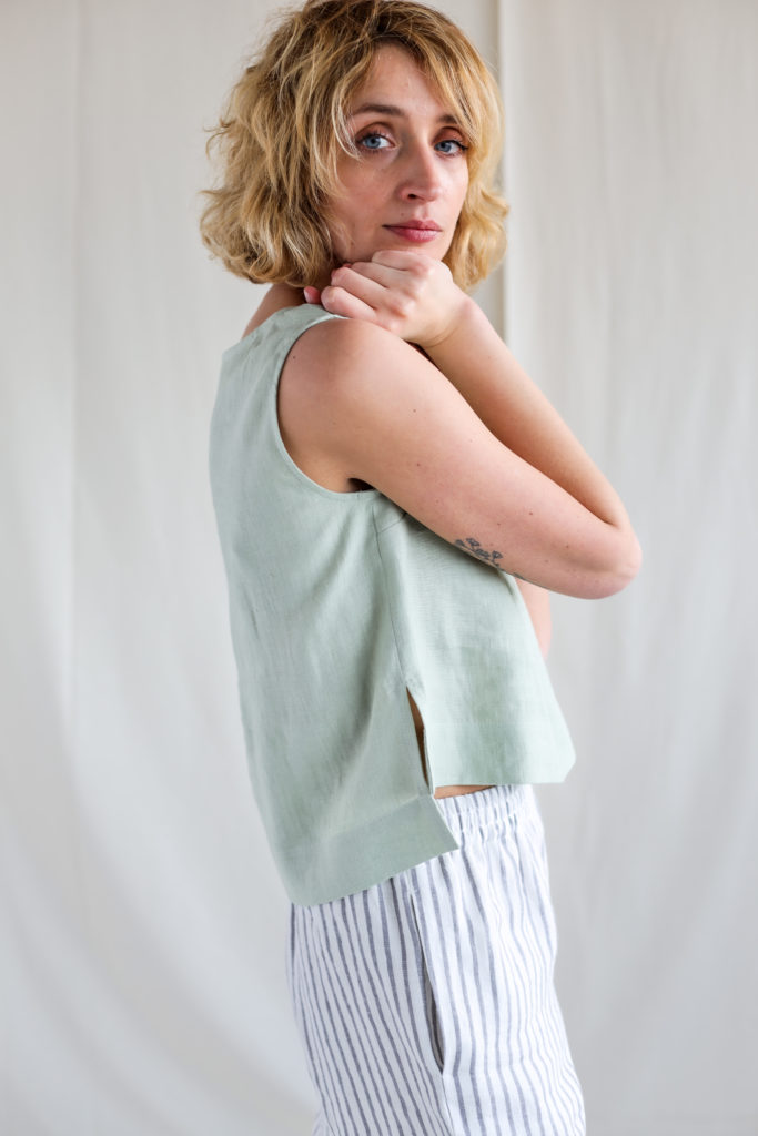 Cropped hem linen blouse - Image 1