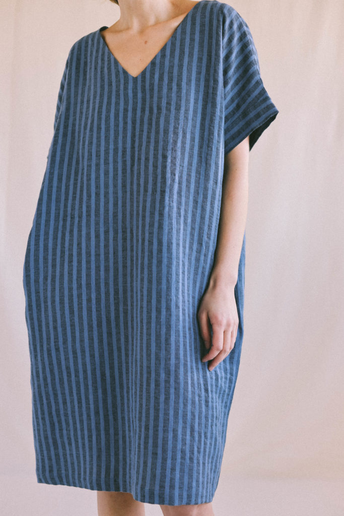 V-neck linen loose fit dress - Image 1