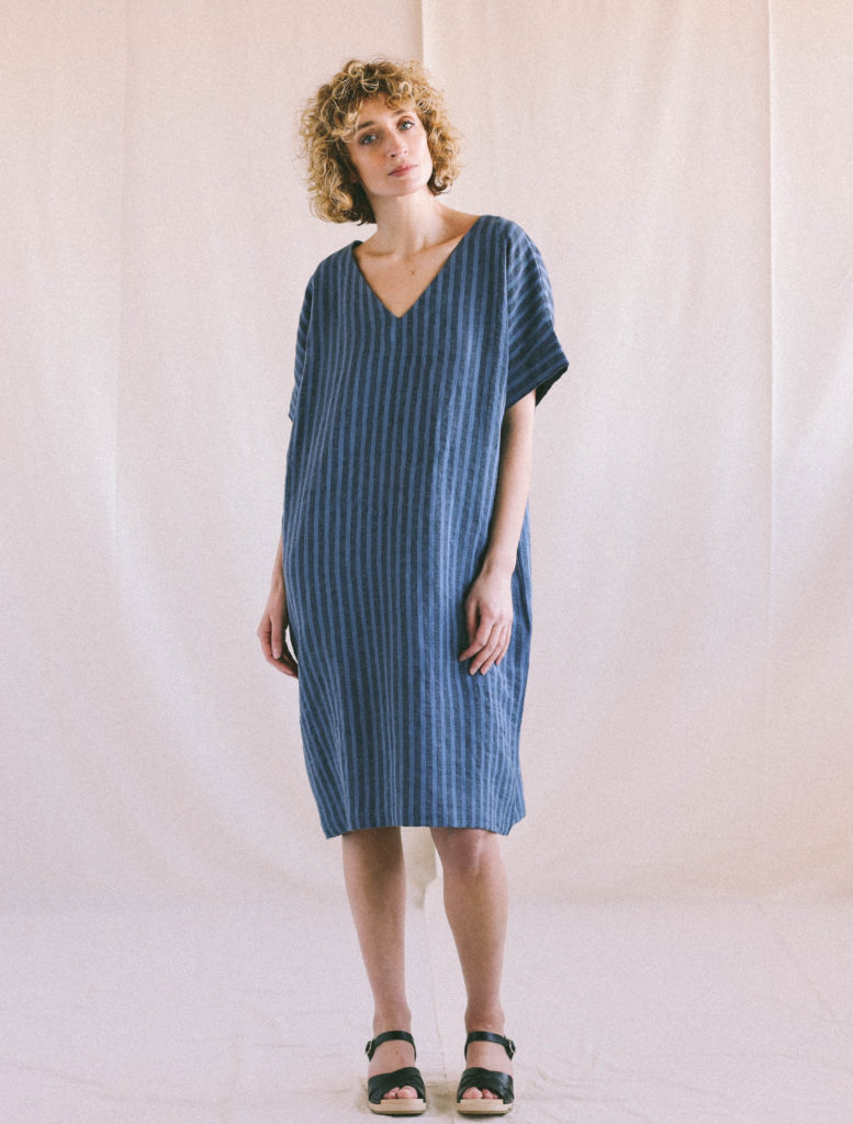 V-neck linen loose fit dress - Image 2
