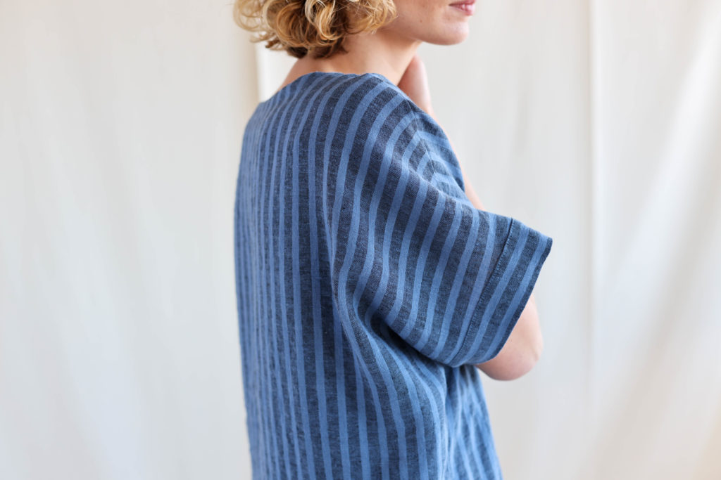 V-neck linen loose fit dress - Image 4