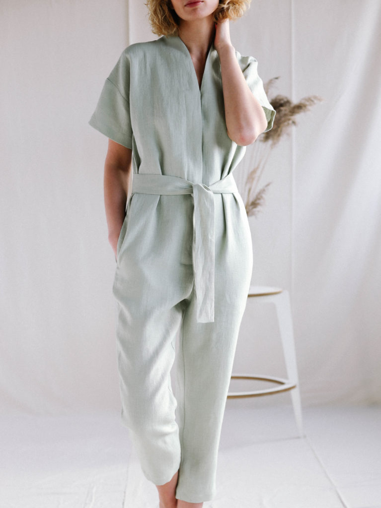 Short sleeved linen jumpsuit with a tie-belt - Image 3