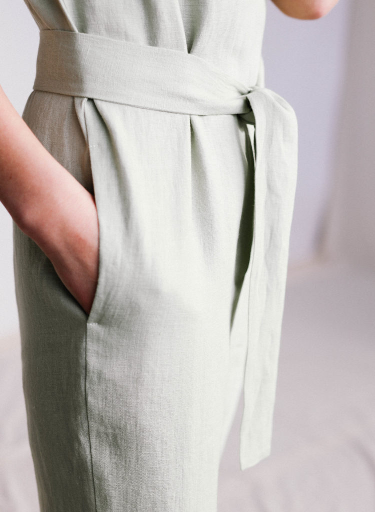 Short sleeved linen jumpsuit with a tie-belt - Image 4