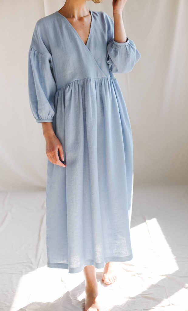 Linen V-neck puffy sleeve dress - Image 1