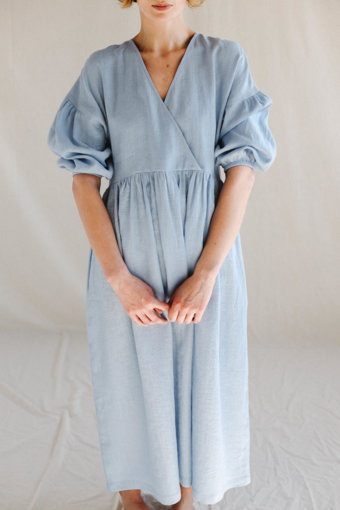 Linen V-neck puffy sleeve dress - Image 4