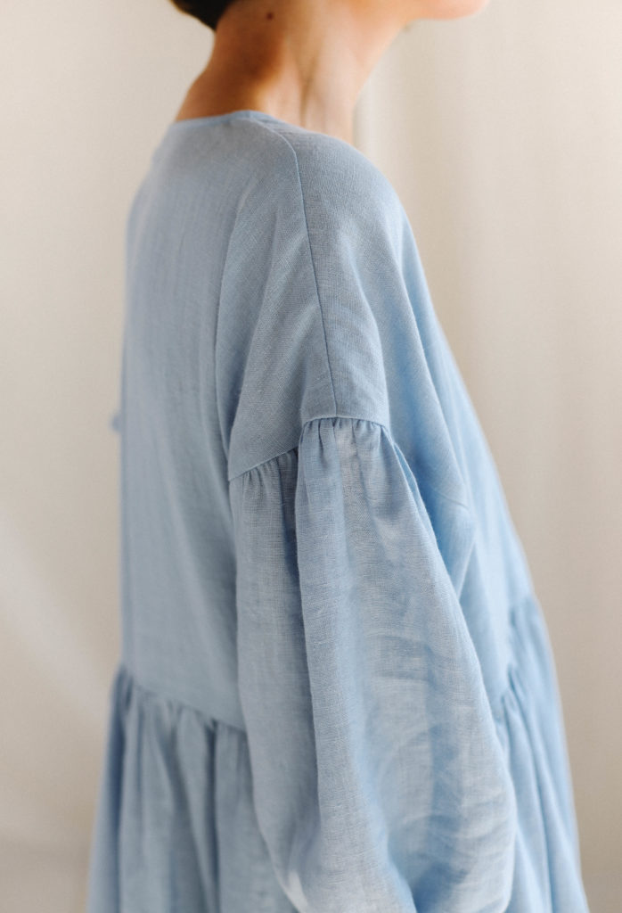 Linen V-neck puffy sleeve dress - Image 5