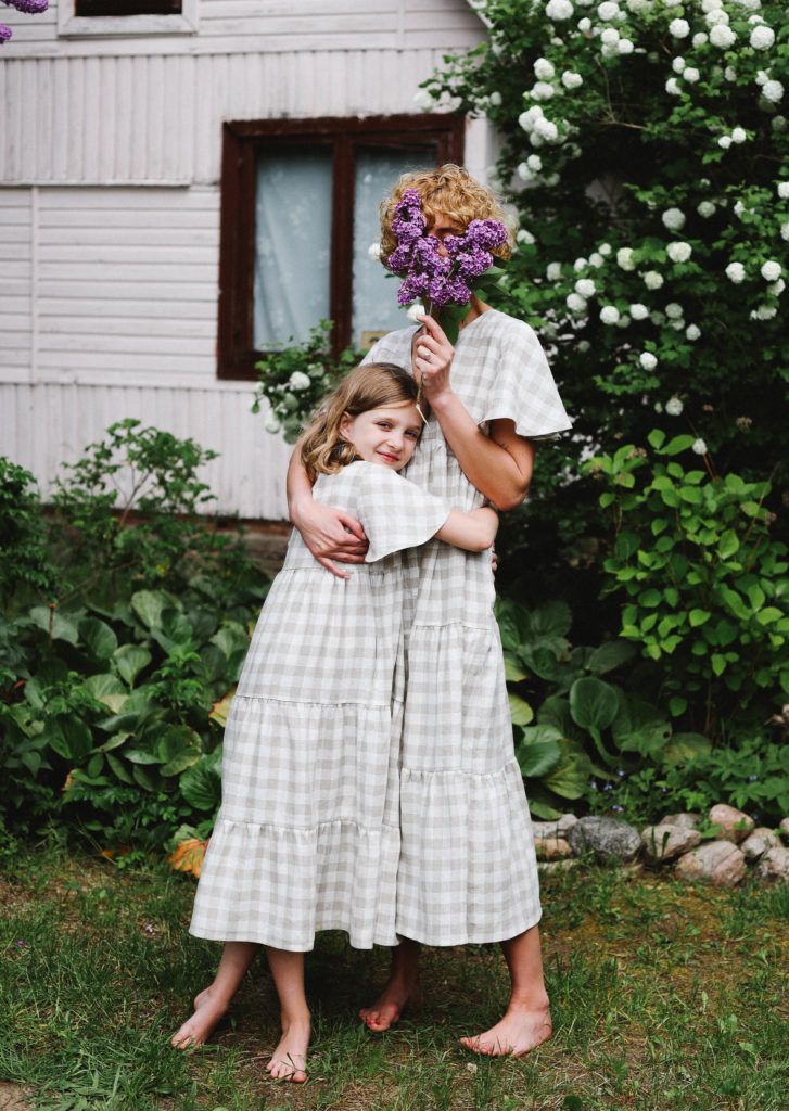 Linen mommy and me checkered dress - Image 4