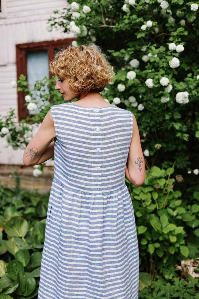 Sleeveless striped linen dress - Image 1