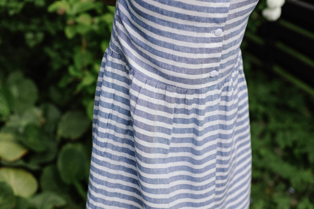 Sleeveless striped linen dress - Image 3