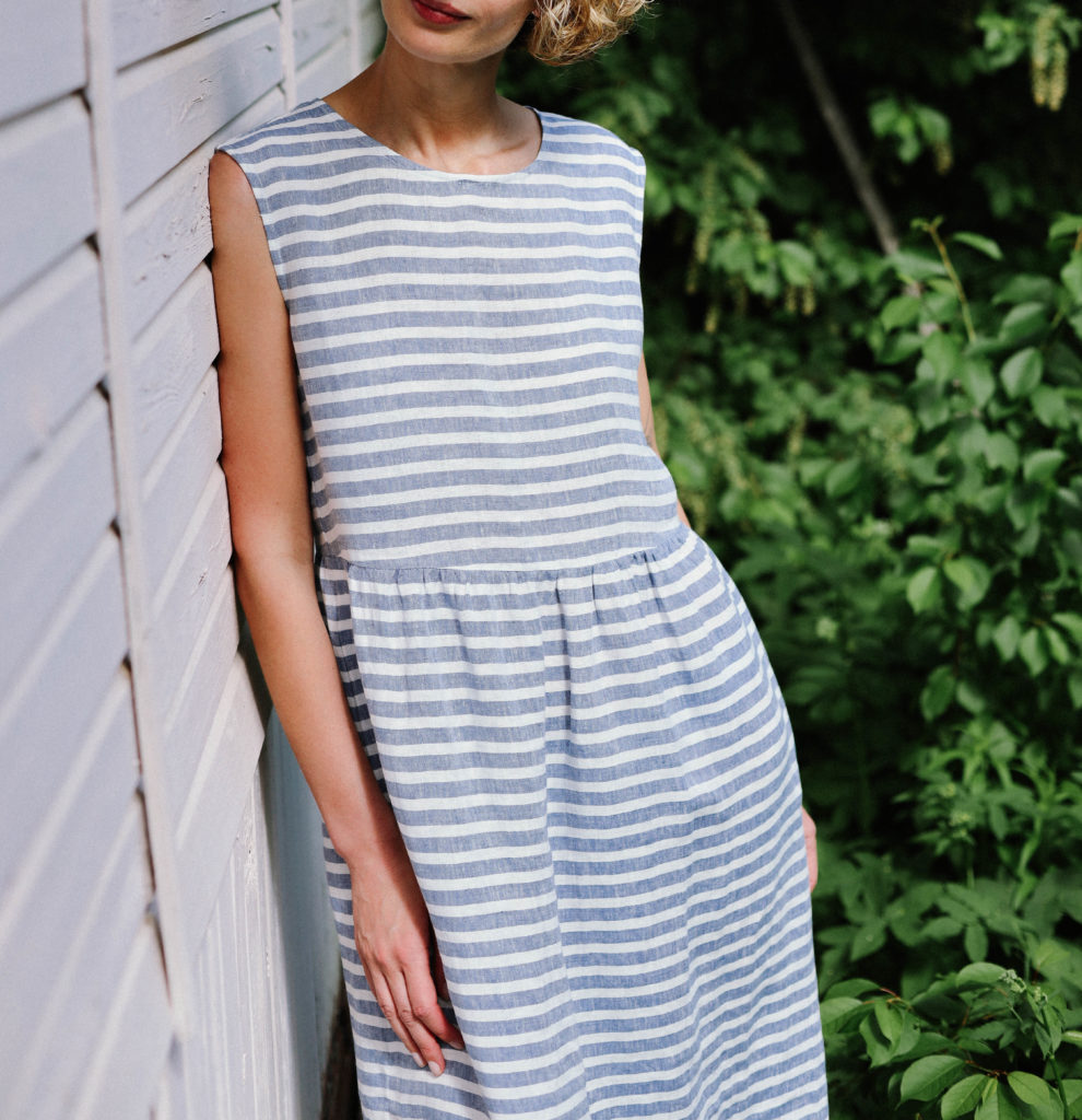 Sleeveless striped linen dress - Image 5