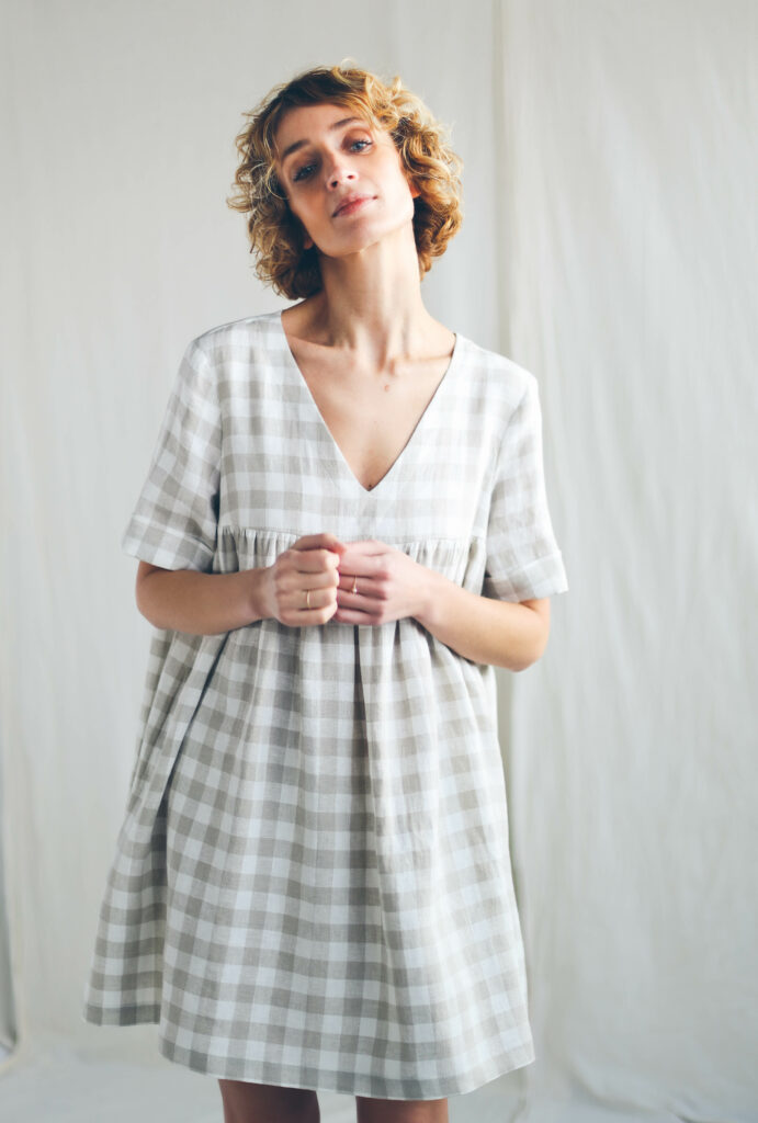 Checkered linen smock mini dress CECILE - Image 2