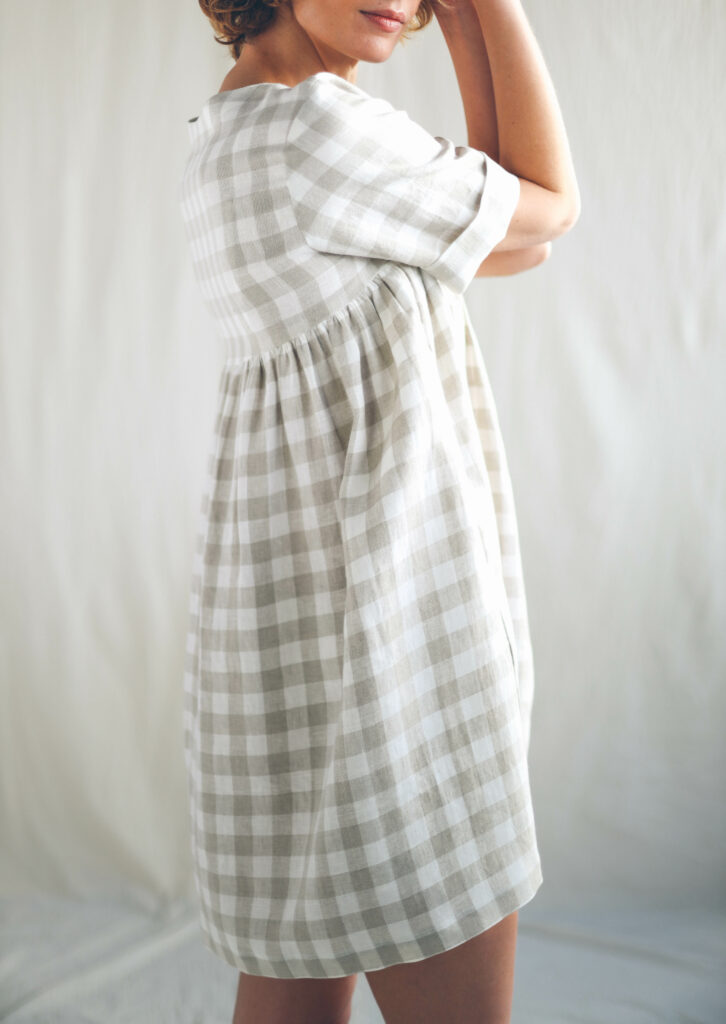 Checkered linen smock mini dress CECILE - Image 4