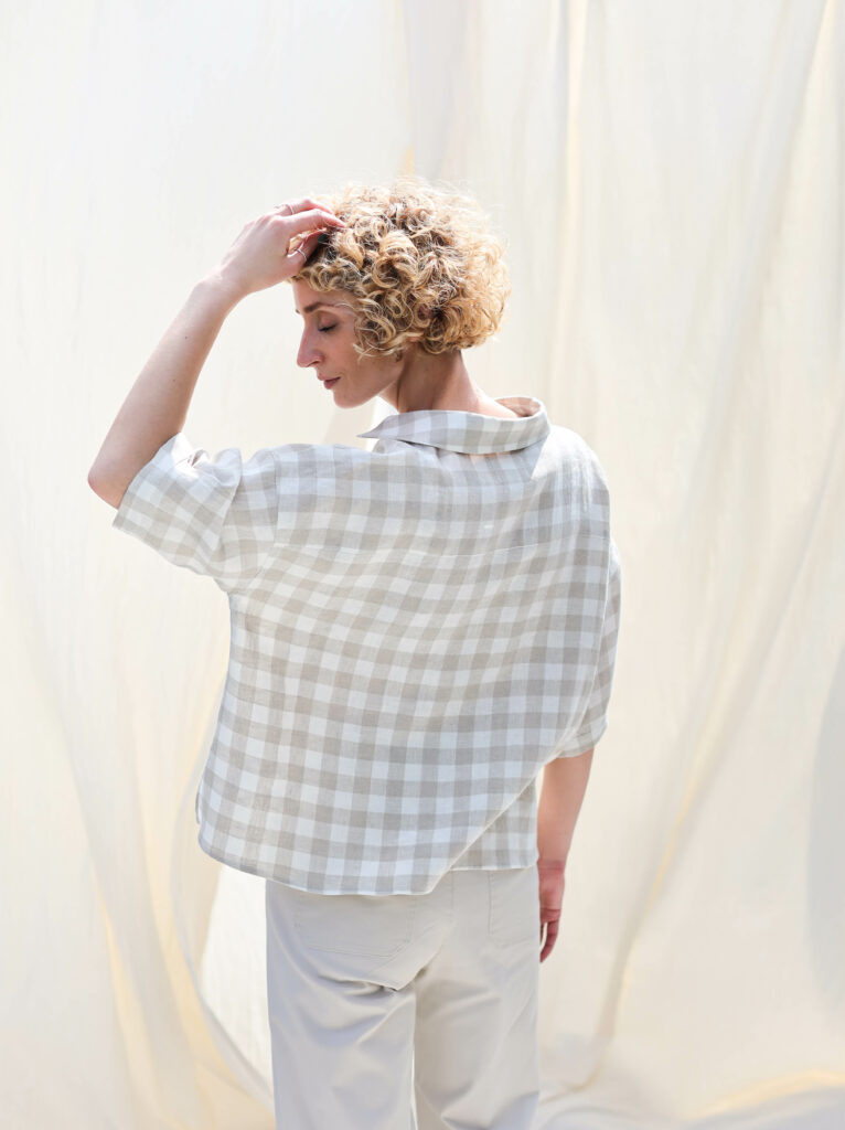 Linen V-neck loose fit shirt Polly - Image 4