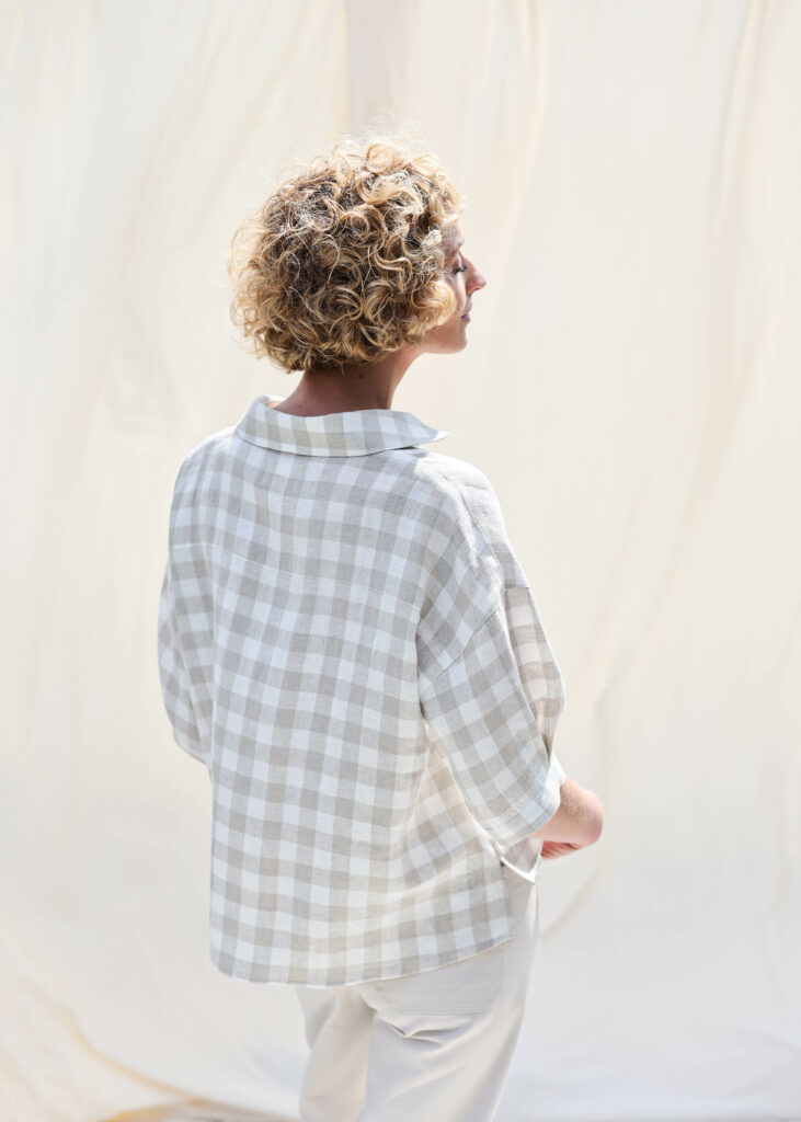 Linen V-neck loose fit shirt Polly - Image 5