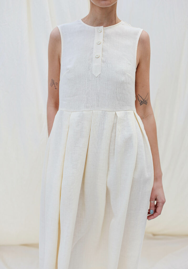 Sleeveless pleated skirt linen dress Sleeveless pleated skirt linen dress | Dress | Ivory | Sustainable clothing | OffOn clothing