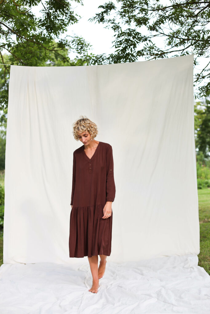 Loose V-neckline drop waist dress MYLENE - Image 4