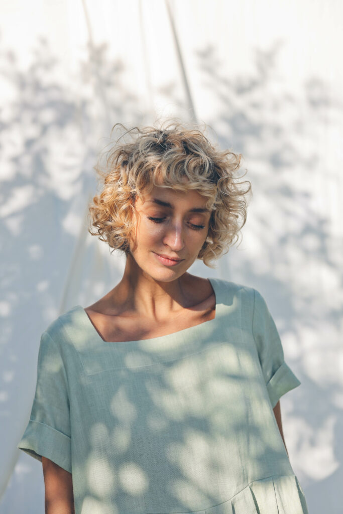 Sage green linen square neck dress SANTA - Image 3