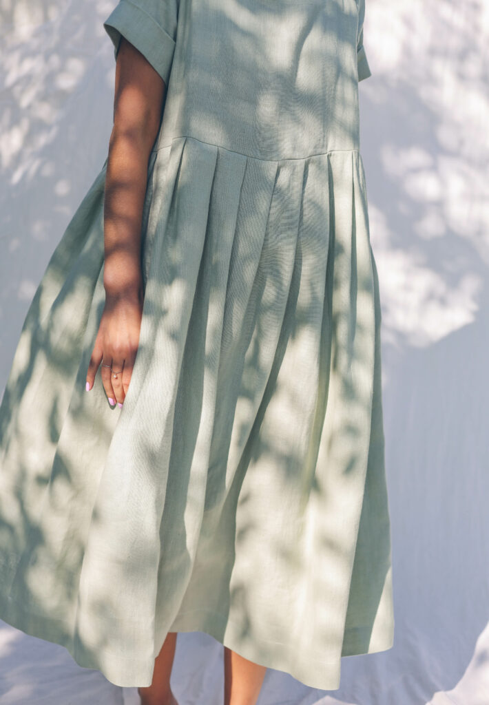 Sage green linen square neck dress SANTA - Image 4
