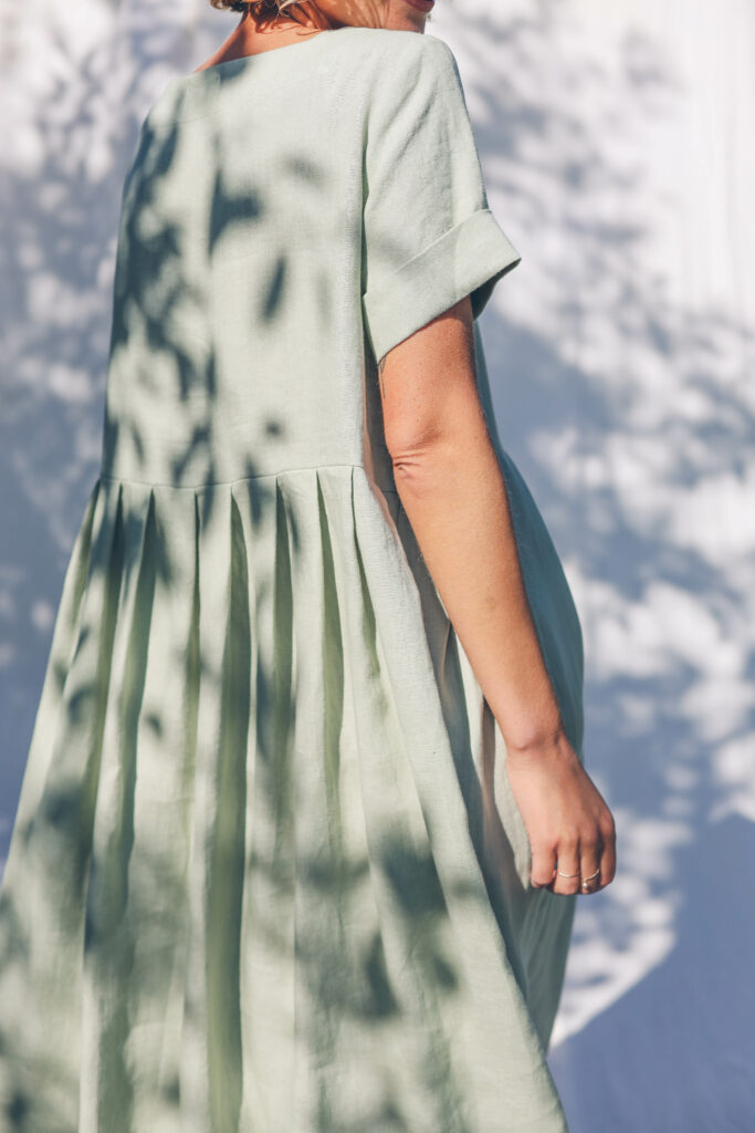 Sage green linen square neck dress SANTA - Image 5
