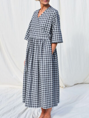 Loose checks wrap dress