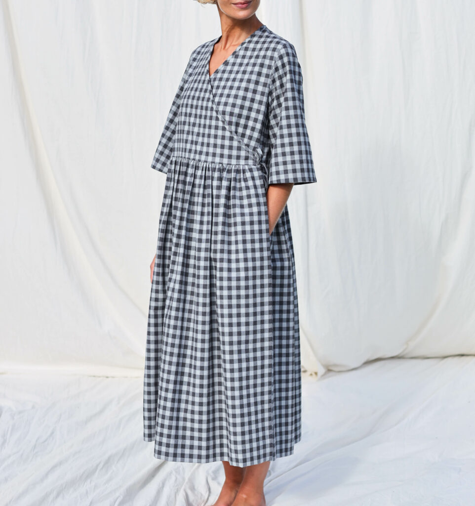Loose checks wrap dress