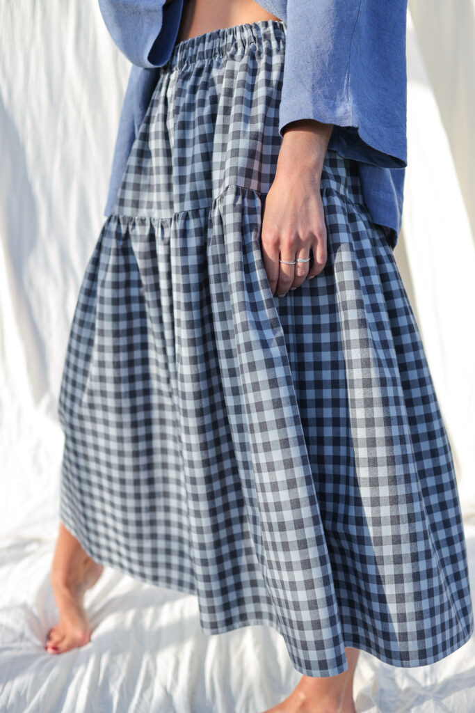 Checkered organic cotton tiered skirt with elasticated waist - Image 4