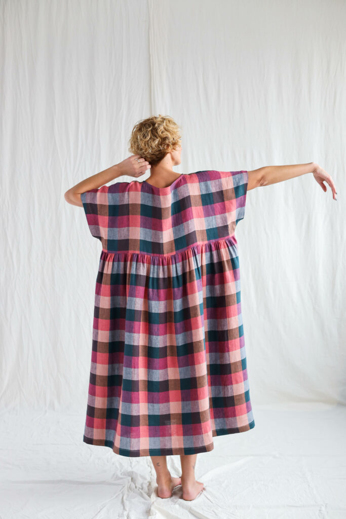Oversize linen dress in checks SILVINA - Image 3