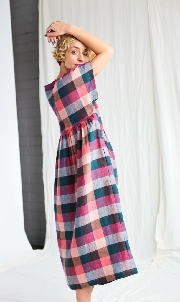 Oversize linen dress in checks SILVINA - Image 4