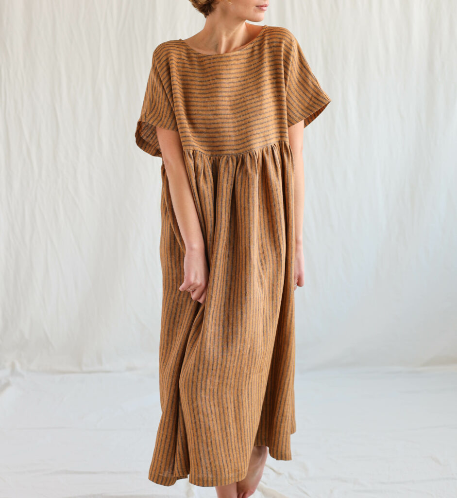 Oversize linen dress in stripes SILVINA Oversize linen dress in stripes | Dress | Honey Ginger Stripes | Sustainable clothing | OffOn clothing