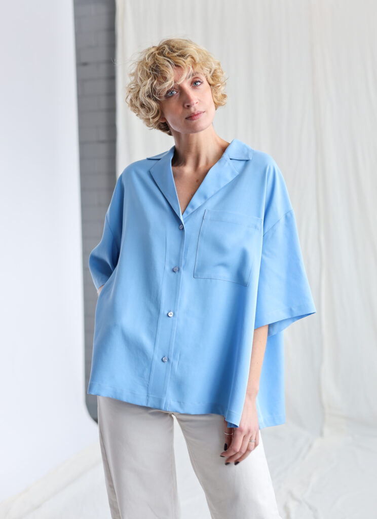 Oversize light blue tencel shirt LYKKE - Image 3