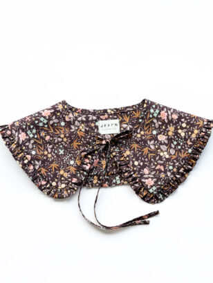 Detached collar made in a floral Piccadilly poplin