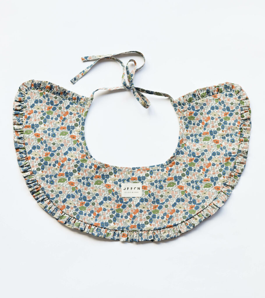 Detached collar made in a floral Tana Lawn cotton - Image 1