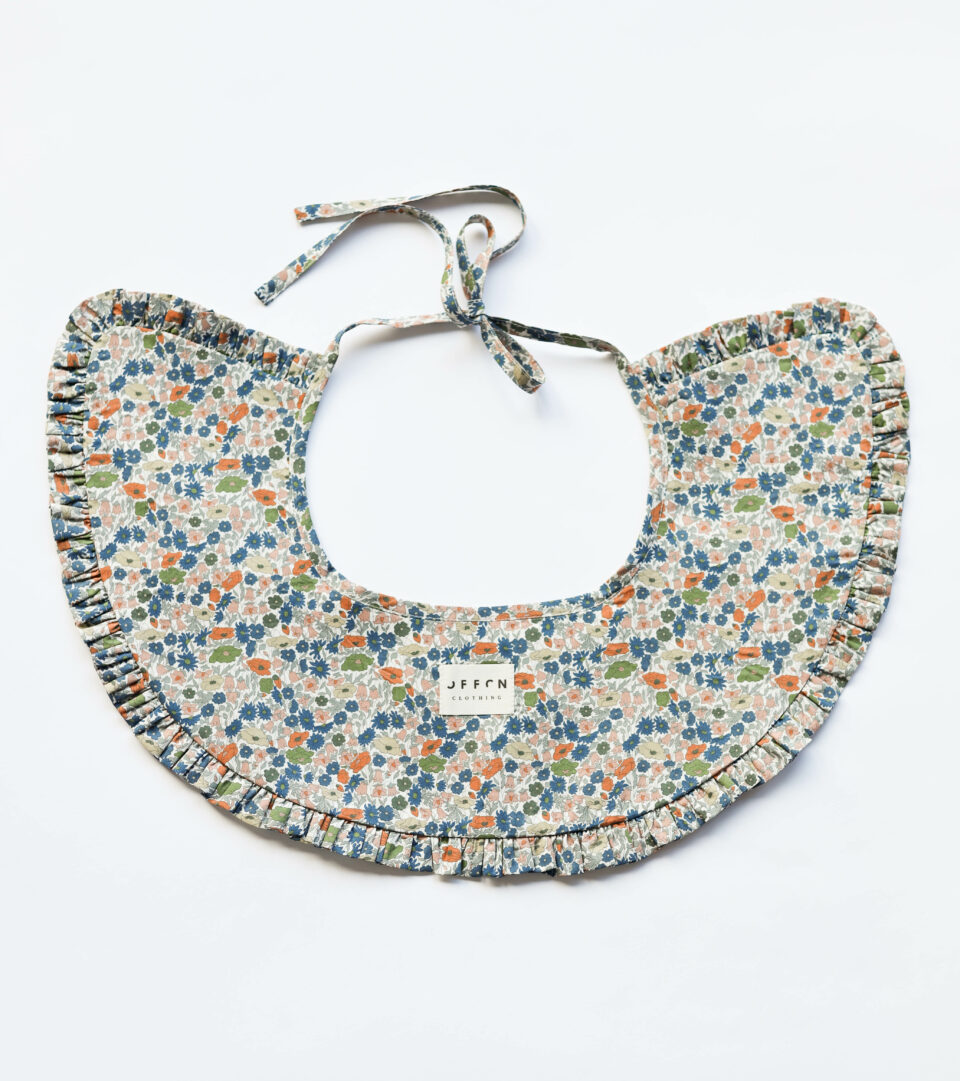 Detached collar made in a floral Tana Lawn cotton - Image 1