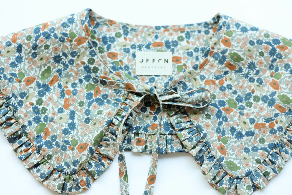 Detached collar made in a floral Tana Lawn cotton - Image 3