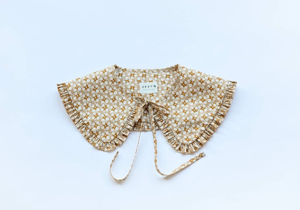 Detached collar made in a organic Tana Lawn cotton