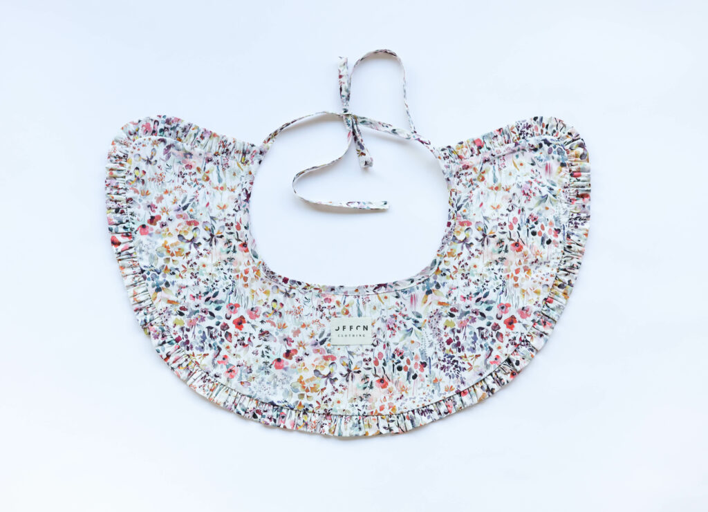 Detached collar made in a flower print Tana Lawn cotton - Image 3