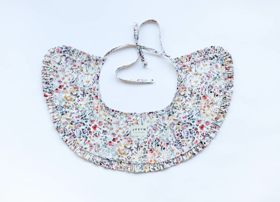 Detached collar made in a flower print Tana Lawn cotton - Image 3