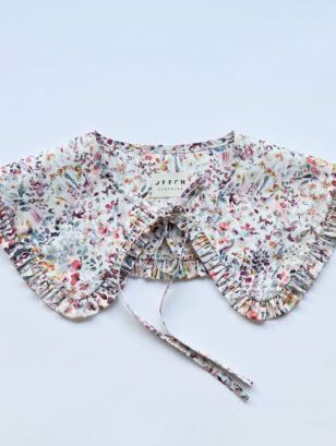Detached collar made in a flower print Tana Lawn cotton