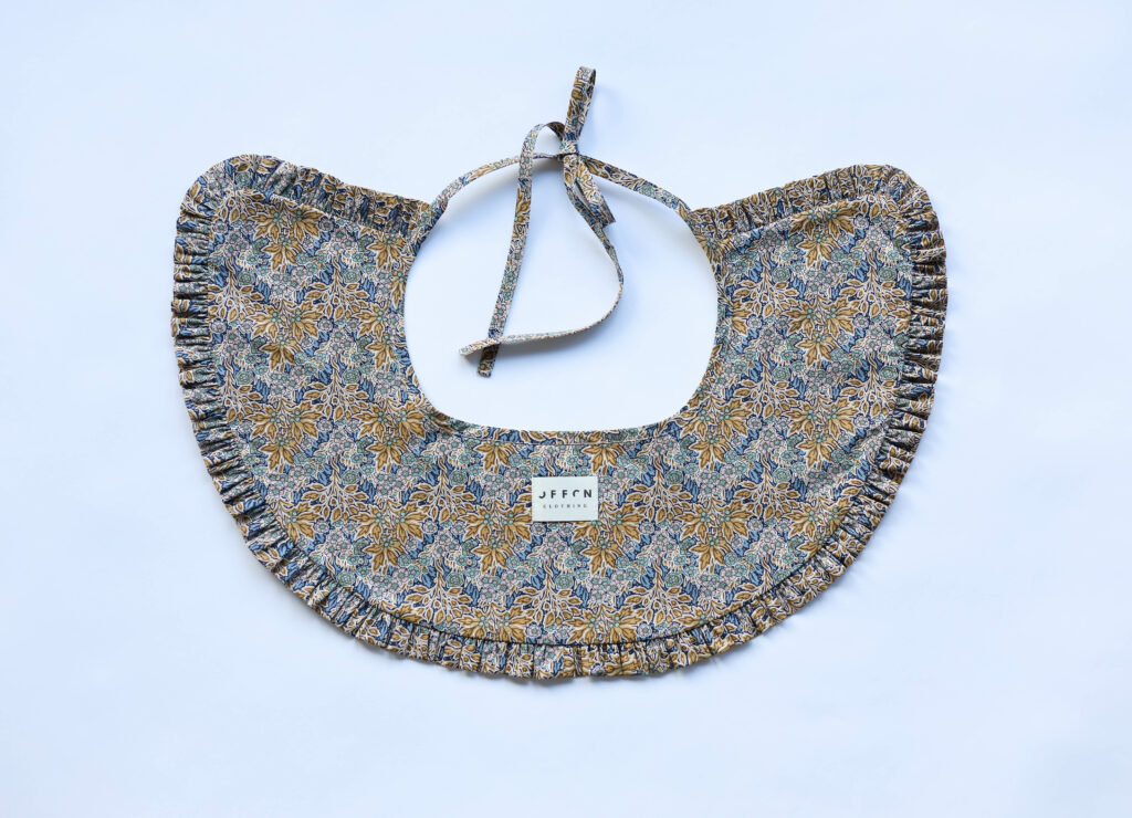 Detached collar made in a floral Tana Lawn cotton - Image 1