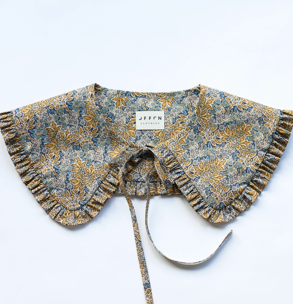 Detached collar made in a floral Tana Lawn cotton - Image 3