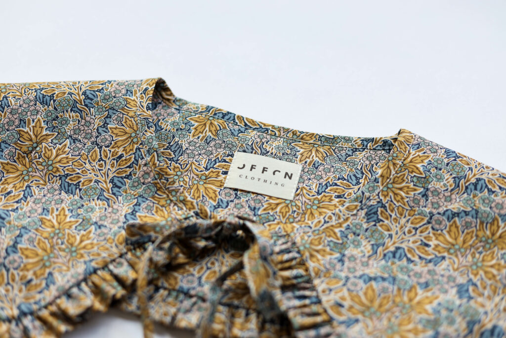 Detached collar made in a floral Tana Lawn cotton - Image 4