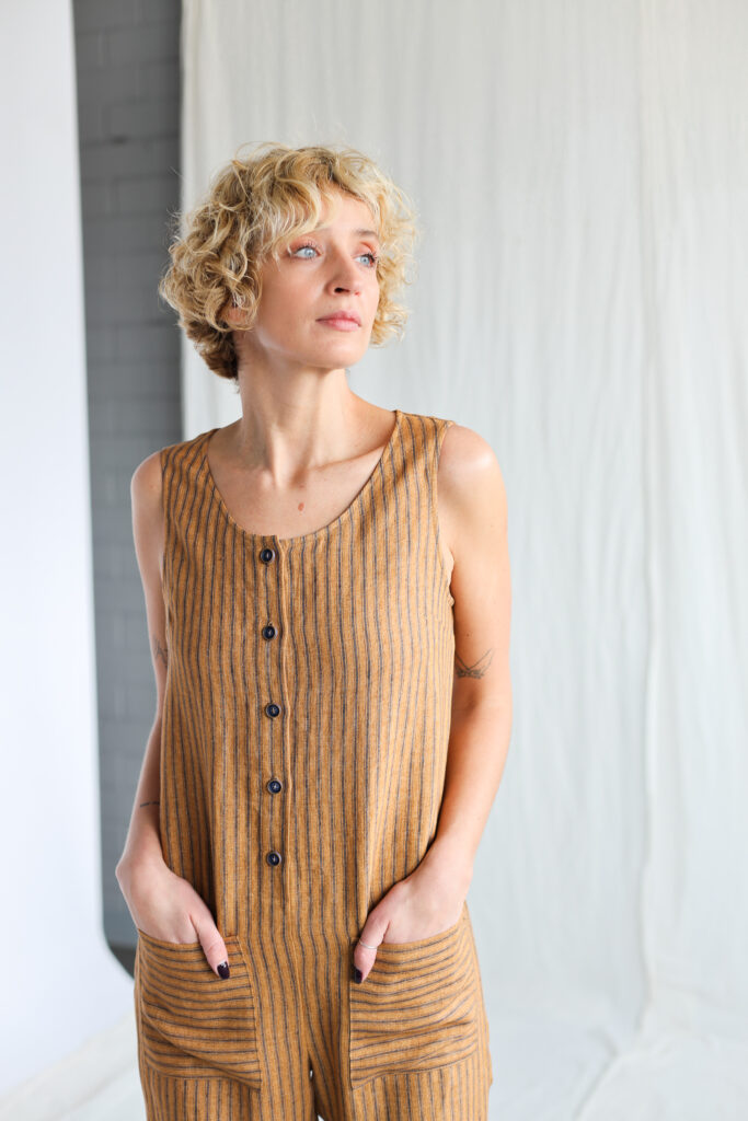Sleeveless striped linen jumpsuit - Image 4
