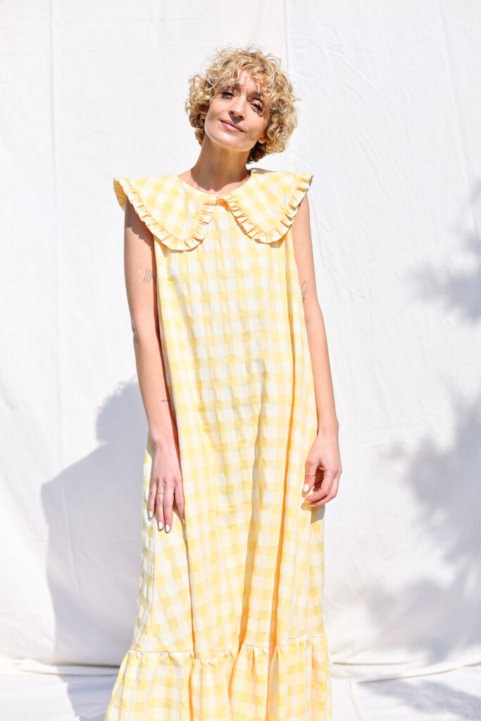 Collared sleeveless summer dress in yellow seersucker checks - Image 2