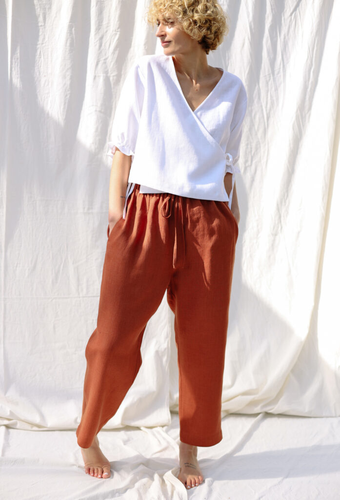 Linen pull on trousers with elastic waistband - Image 1