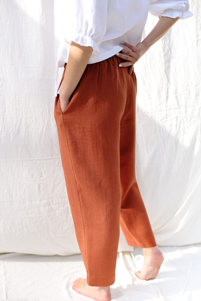 Linen pull on trousers with elastic waistband - Image 3