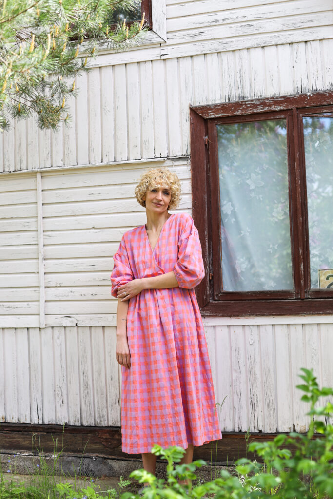 Seersucker checks dropped shoulders dress - Image 5