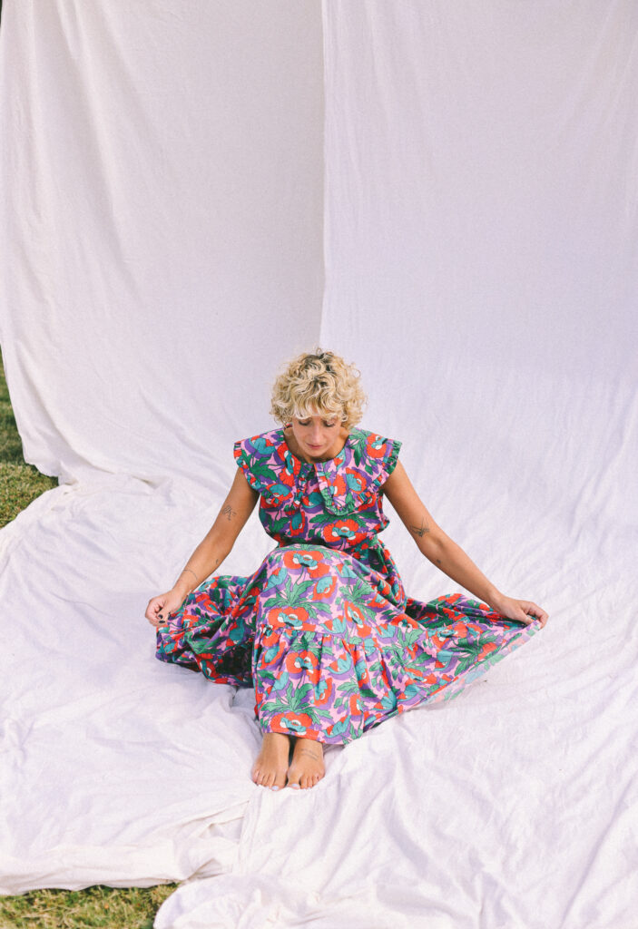Sleeveless puritan collar dress in floral silky cotton BUTTERFIELD POPPY - Image 5