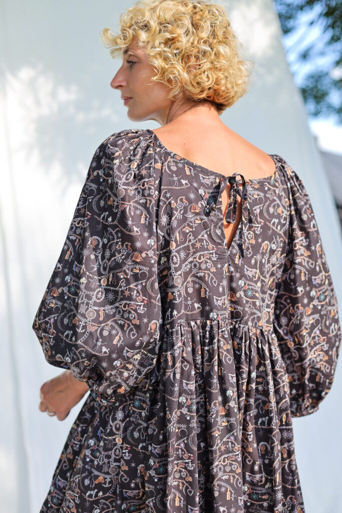Reversible oversized vintage chain print dress FOREVER HEIRLOOM - Image 2