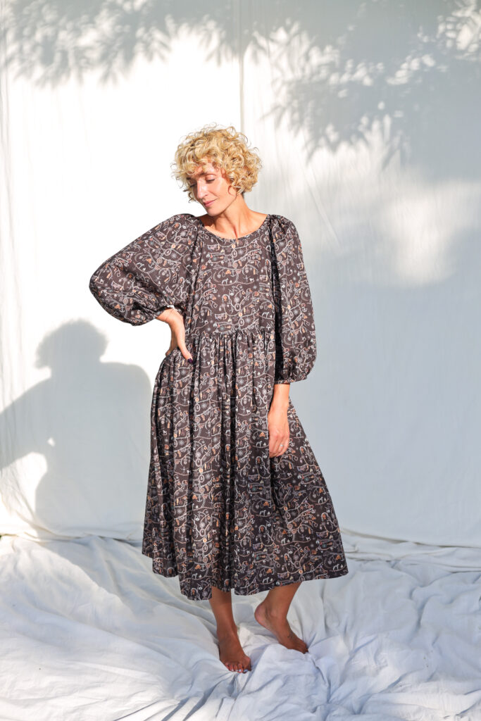 Reversible oversized vintage chain print dress FOREVER HEIRLOOM - Image 4