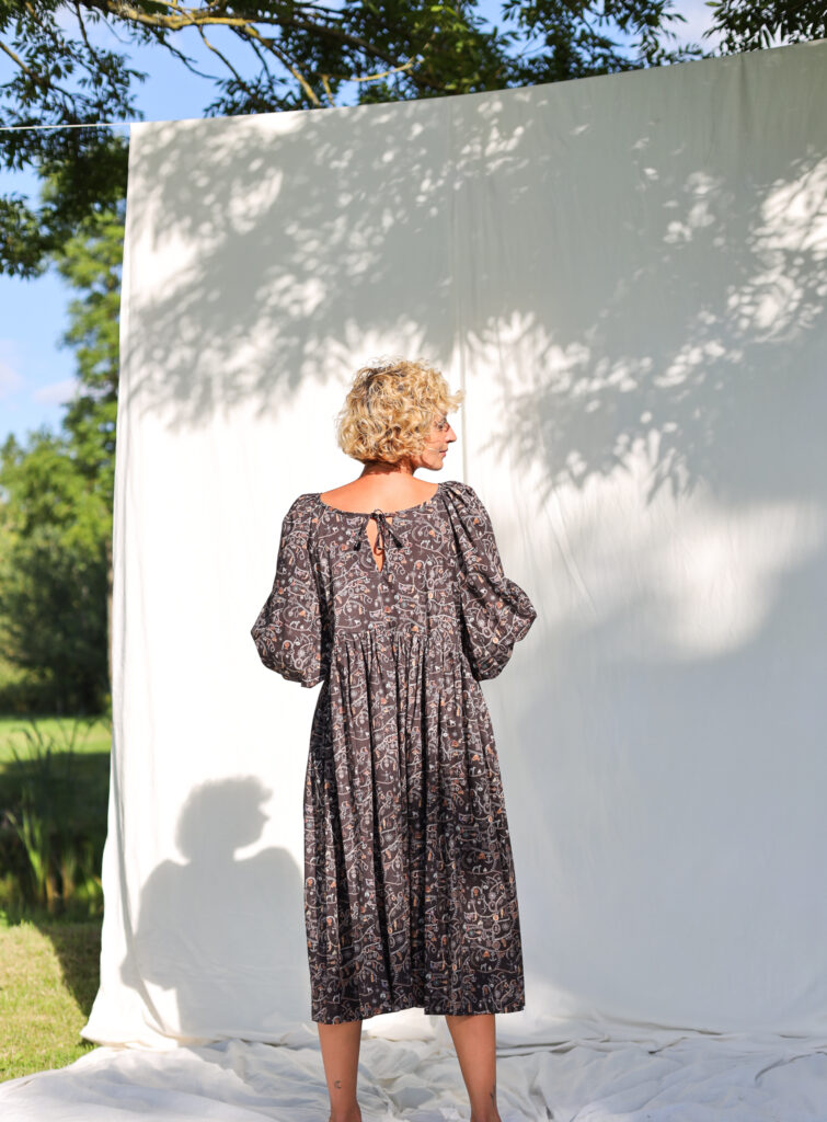 Reversible oversized vintage chain print dress FOREVER HEIRLOOM - Image 5